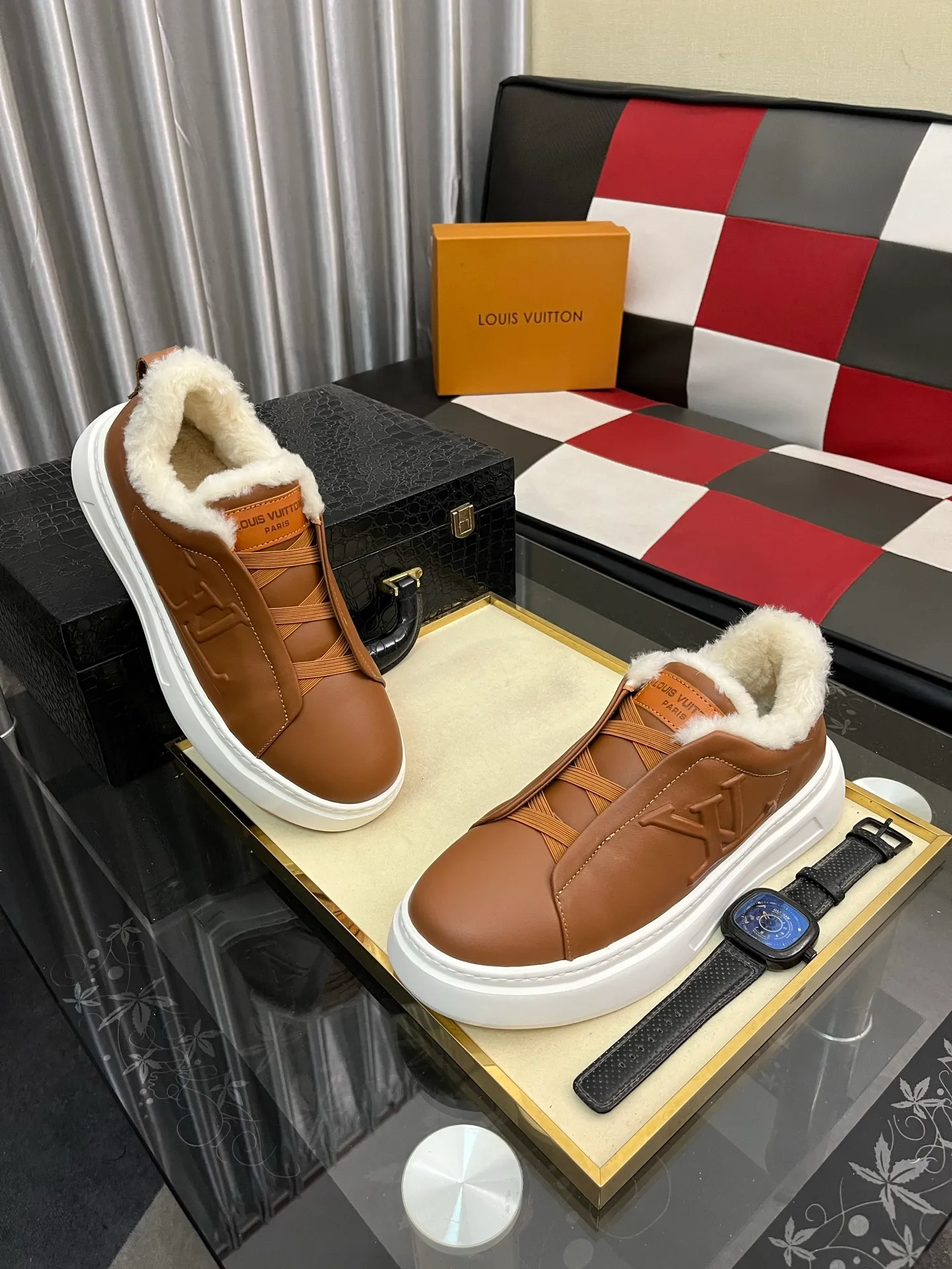 Men's shoes 💰480⌚️⌚️《Louis Vuitton/LV Louis Vuitton》casual shoes are a must-have for trendy men😍😍 Original brand imported from Italy, imported original leather, cow lining (refuse to discolor and grind feet) sole: original sole provided by the original factory, French lazy style design ⚠️fitting on the feet. Original quality super comfortable original sole. Code number: 38-442️⃣Colors available